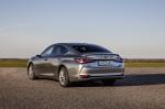 Lexus ES300h with Digital Side-View Monitor 2020 года (EU)